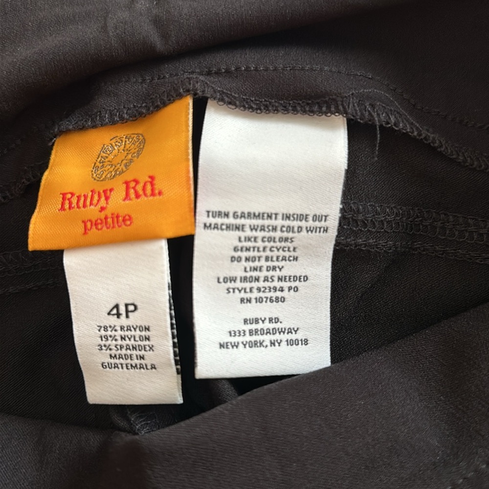 NWT RUBY RED CAPRIS - Picture 6 of 7